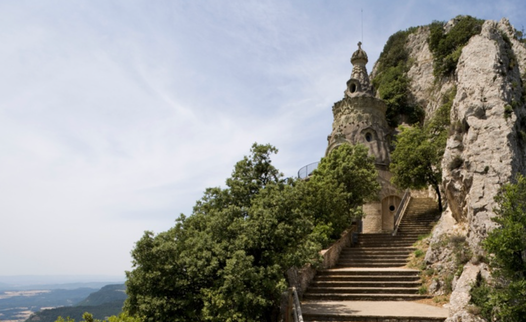 Sanctuary of Queralt in Berga: history, routes and unique views